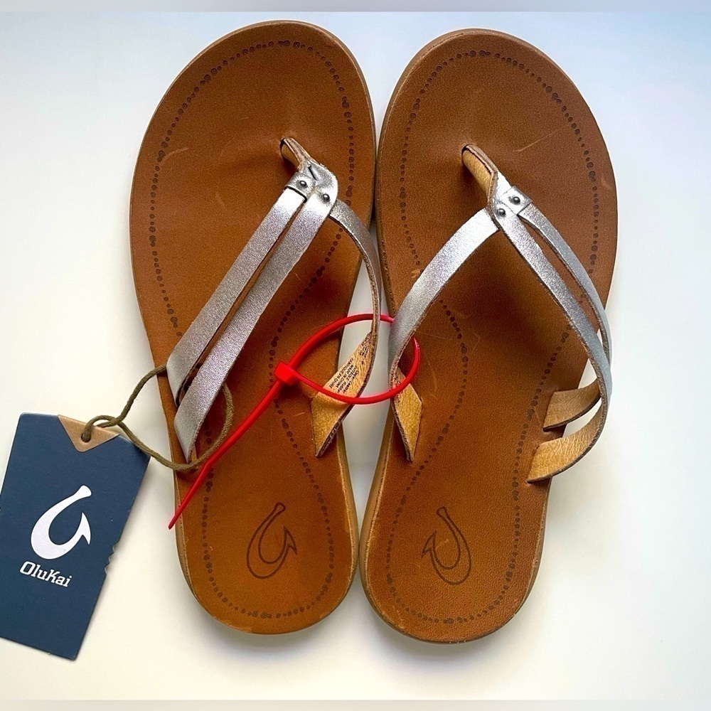 Olukai Women’s Kapehe Luana Sandals Footwear in Silver/Sahara Sz 5 NWT